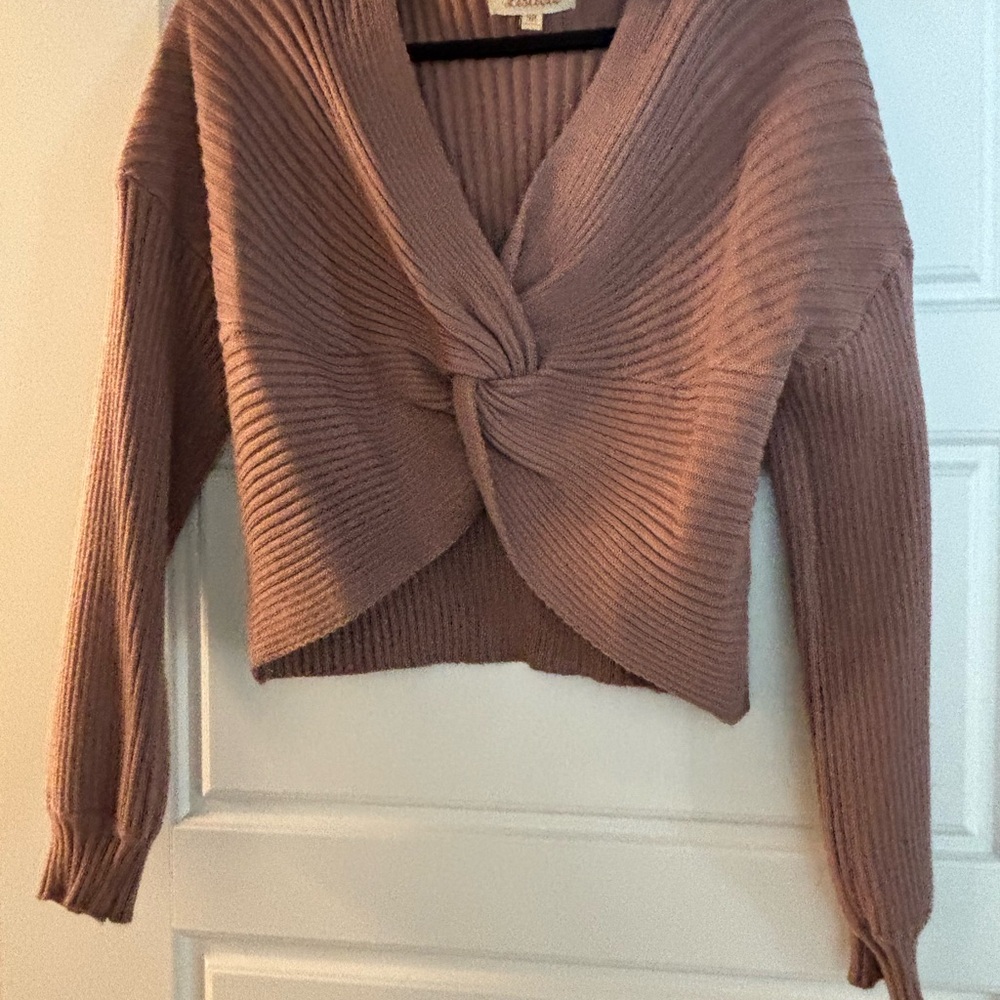 These three boutiqueWomen's Knotted Sweater - Mauve